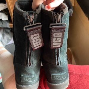 UGG Women's Classic Short Logo Zip Fashion Boots